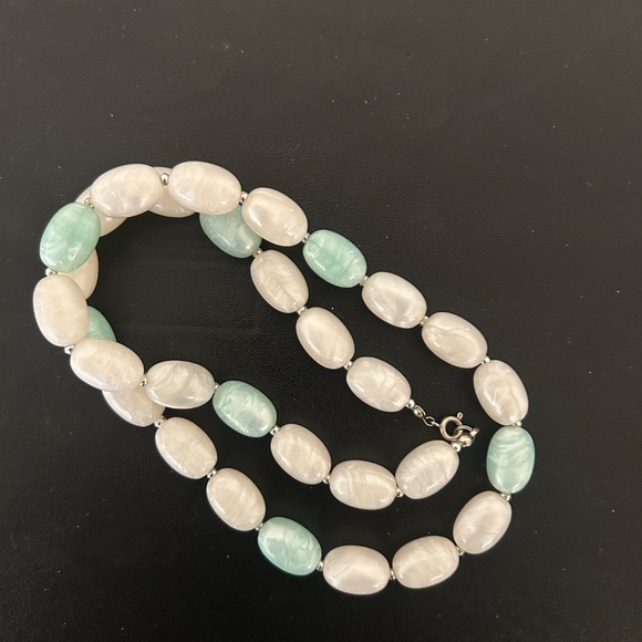 Warehouse One Chunky Beaded Costume Necklace - Picture 2 of 2